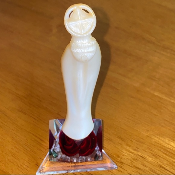 Bircraft Plastic Praying Madonna Lucite Base Hand Carved Red Rose handcrafted - Picture 6 of 12